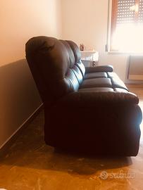 Divano con meccanismo relax manuale estraibile