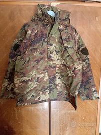 Giacca e pantaloni in Gore-Tex.