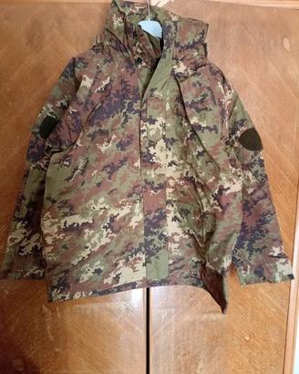 Giacca e pantaloni in Gore-Tex.
