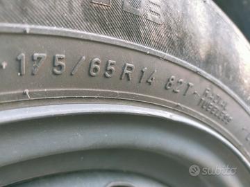 4 pneumatici invernali con cerchio 175 65 R14 82t