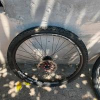 bici per pezzi smontata e una Moma GTT3.0