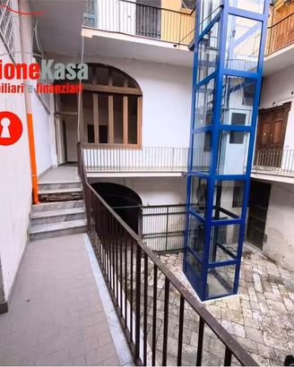 Appartamento di 170 m² con più di 5 locali a Nola