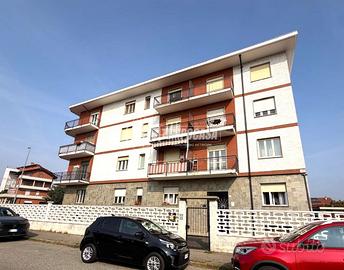 TRILOCALE CENTRO PAESE CON BOX AUTO!
