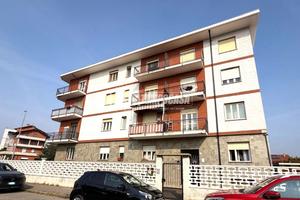 TRILOCALE CENTRO PAESE CON BOX AUTO!