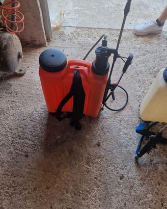 2 Pompe a Spalla Manuali Stocker e Manuale per Tra