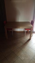 Tavolo da cucina con sedie