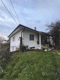 Immobile in asta di 403 m² con 3 locali e box auto