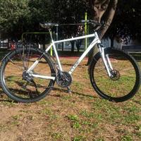 Bici Ibrida Trekking Cube Nature PRO