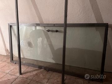 Porta in vetro anti sfondamento con telaio
