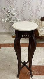 Colonna portavaso con base in marmo chiaro
