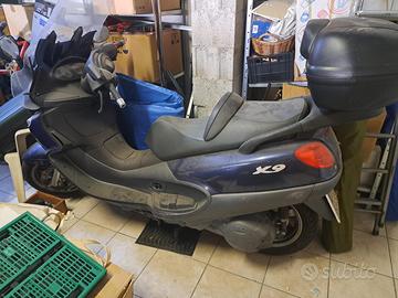 Scooter piaggio X9