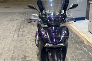 Honda SH 125 nero con dettagli viola - perfetto