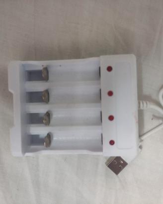 Caricabatterie USB a 4 Slot per Pile Ricaricabili