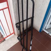 Sedia a rotelle e barra letto