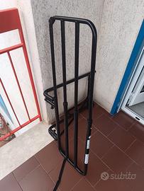 Sedia a rotelle e barra letto