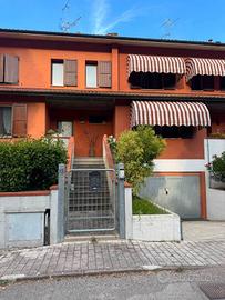 Villetta a schiera di 210 m² con 5 locali e box au