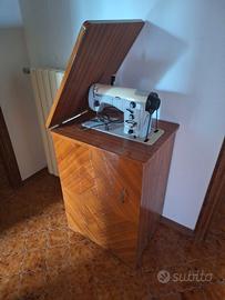 Macchina da cucire vintage Borletti con mobiletto