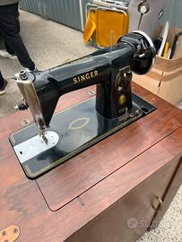 Macchina da cucire SINGER con mobile a scomparsa