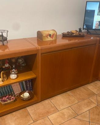 Mobili in legno di noce