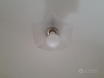 2 lampadari in vetro bianco