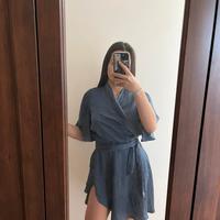 vestito corto blu incrociato con spacck