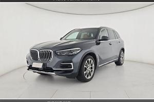 BMW X5 xdrive30d mhev 48V xLine auto