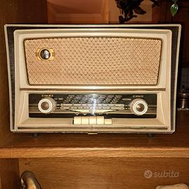 Radio Nova con giradischi