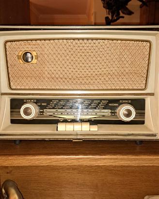 Radio Nova con giradischi