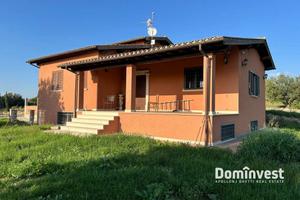 Rustico / Casale di 229 m² con più di 5 locali a M