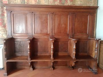 Antichissimo coro di cappella privata in noce