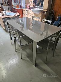 tavolo con 6 sedie 