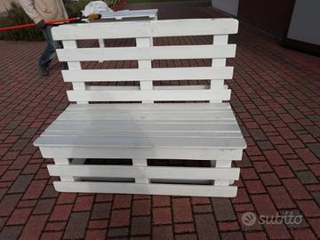 Panche e tavolo da esterno