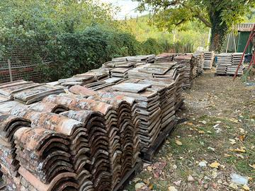 Coppi e tegole antiche fatte a mano