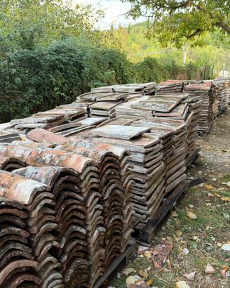 Coppi e tegole antiche fatte a mano