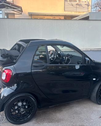 SMART BENZINA CABRIO FULL OPTIONAL anno 2019