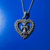 Collana con cuore e croce