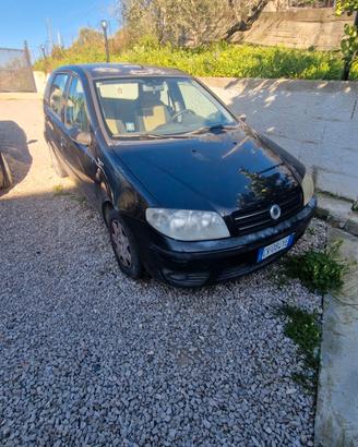 Macchina fiat Punto 