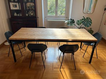 Tavolo stile industriale  in ferro con piano legno