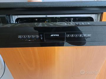Lavastoviglie a scomparsa parziale Smeg 13 coperti