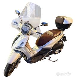 PIAGGIO BEVERLY 300 LED i.e. + Parabrezza e Baule