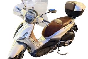 PIAGGIO BEVERLY 300 LED i.e. + Parabrezza e Baule