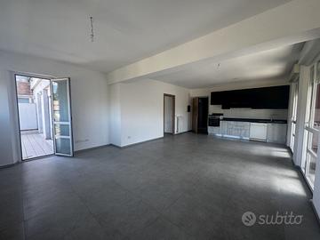 Appartamento con terrazza, balcone e posto auto