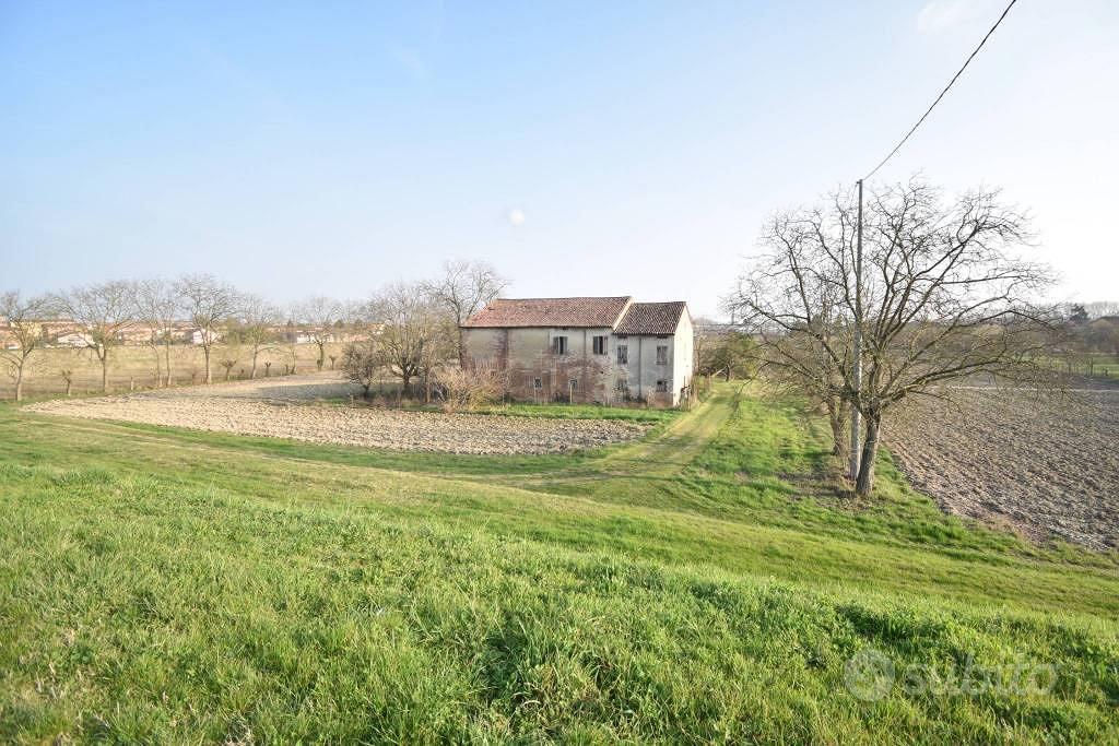 Rustico / Casale di 589 m² con più di 5 locali e b - Vista 3