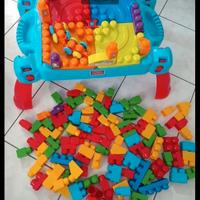 Tavolo mega blocks + costruzioni mega blocks