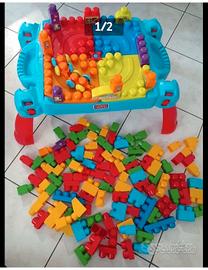 Tavolo mega blocks + costruzioni mega blocks