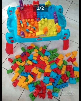 Tavolo mega blocks + costruzioni mega blocks