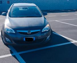OPEL Astra - 2011