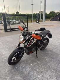 KTM Duke 125