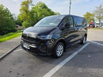 Volkswagen T7 Caravelle 9 posti Patente B