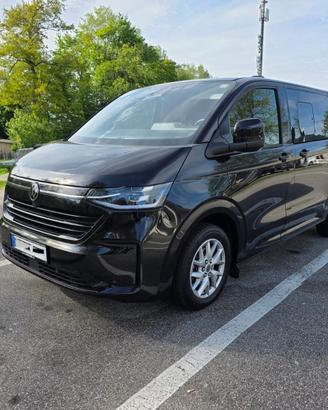 Volkswagen T7 Caravelle 9 posti Patente B
